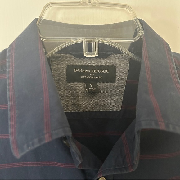 Banana Republic Casual Button-Down Shirt Navy Blue Red Stripe Men's size Small - Picture 4 of 10